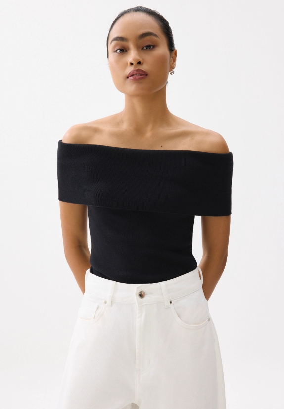 Fitted Off Shoulder Knit Top - Image 4